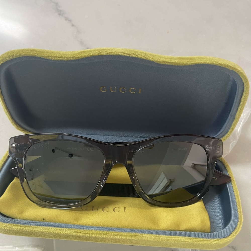 GUCCI GREY TRANSPARENT FRAMES WITH GUCCI COLORS ON ARMS WITH GREY MIRROR LENSES - Picture 8 of 16